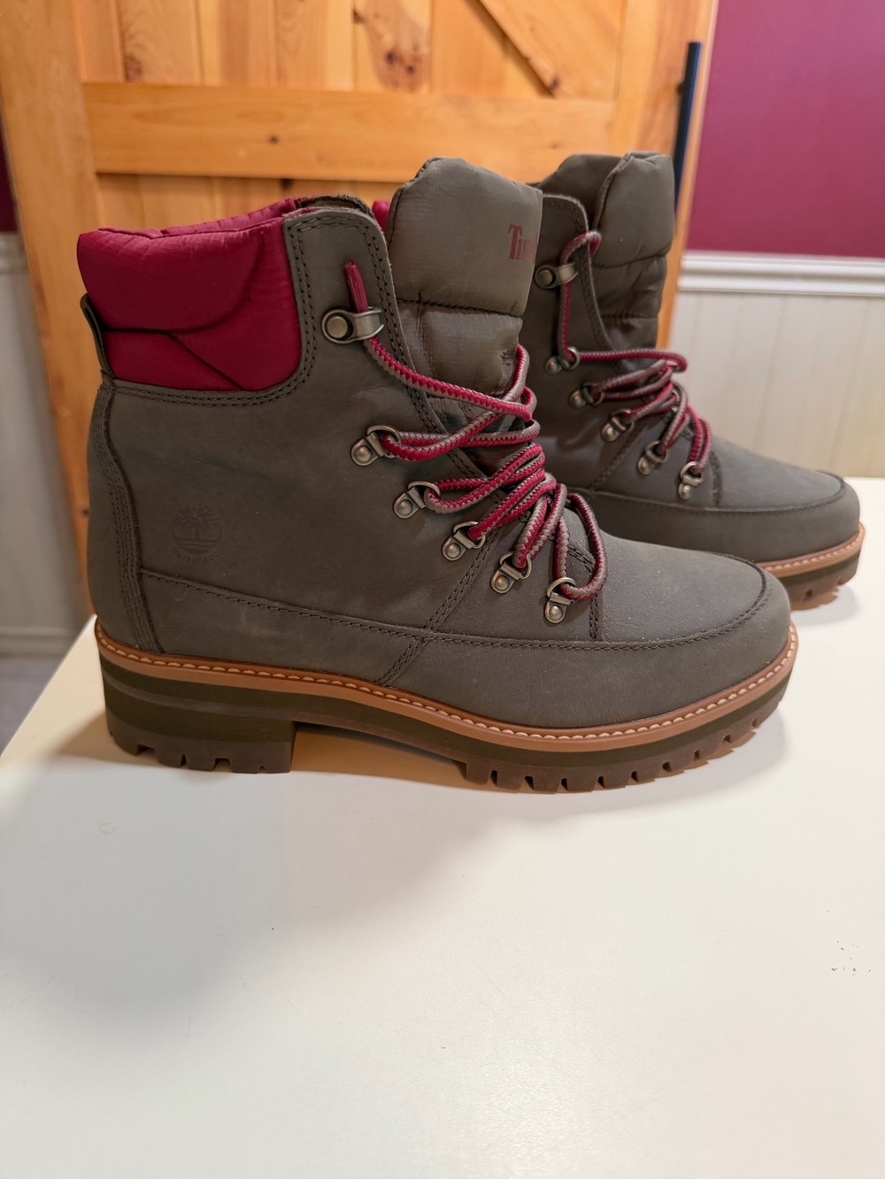 Timberland Gray and Burgundy Lace-Up Women's Boots size 11